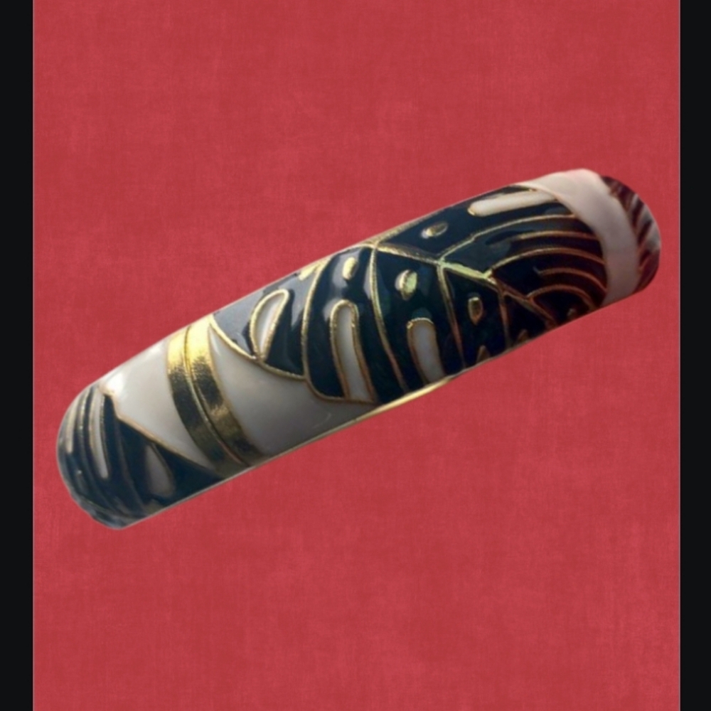 Monstera Leaf Bangle - image 7